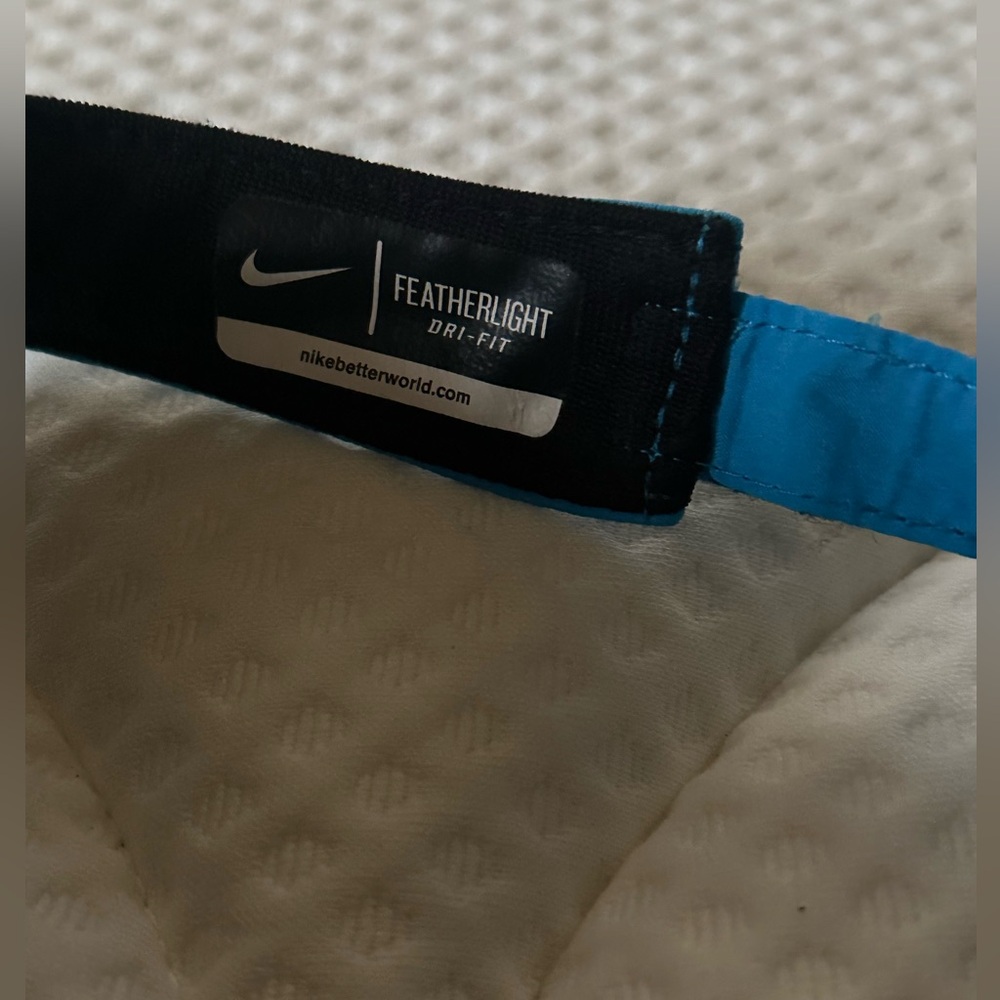 Nike Featherlight Dri-Fit Visor - Picture 3 of 4